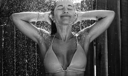 Apaisez votre peau bronzée avec un gel douche après-soleil